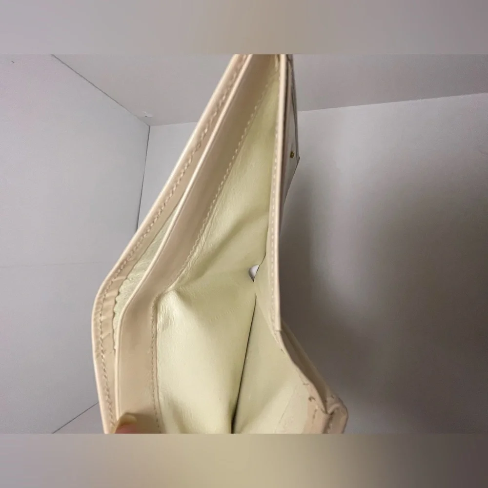 Authentic Givenchy, leather wallet
Project wallet - Picture 7 of 10